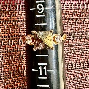 Fragrant Jewels Gold Ring with Pyramid Stone and Shimmering Accents